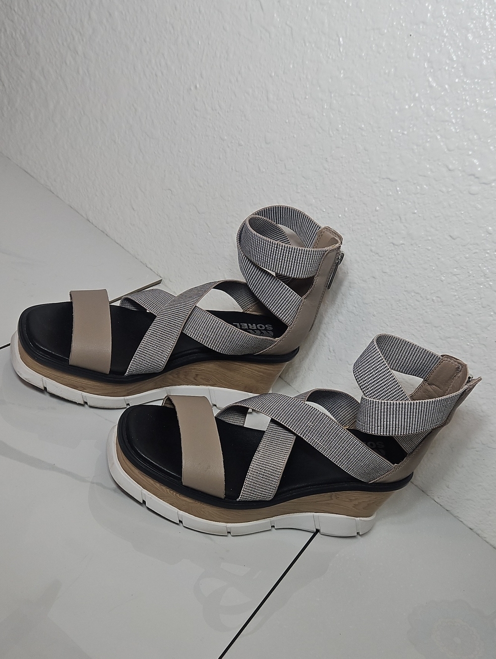 Sorel Joanie II Ankle Strap Wedge Sandals Taupe Beige Leather Size 7.5